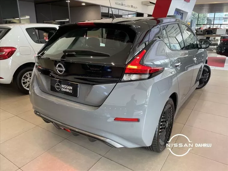 Nissan Leaf Cinza 1