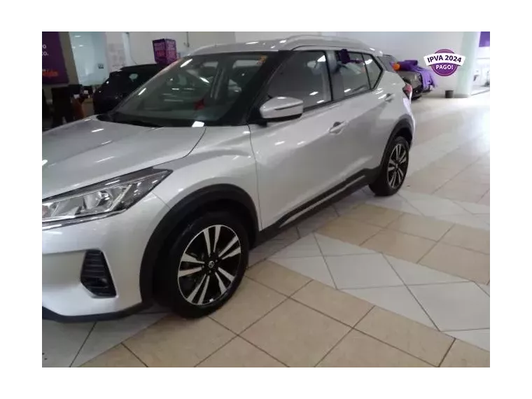 Nissan Kicks Prata 4