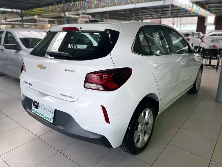 Chevrolet Onix Branco 6