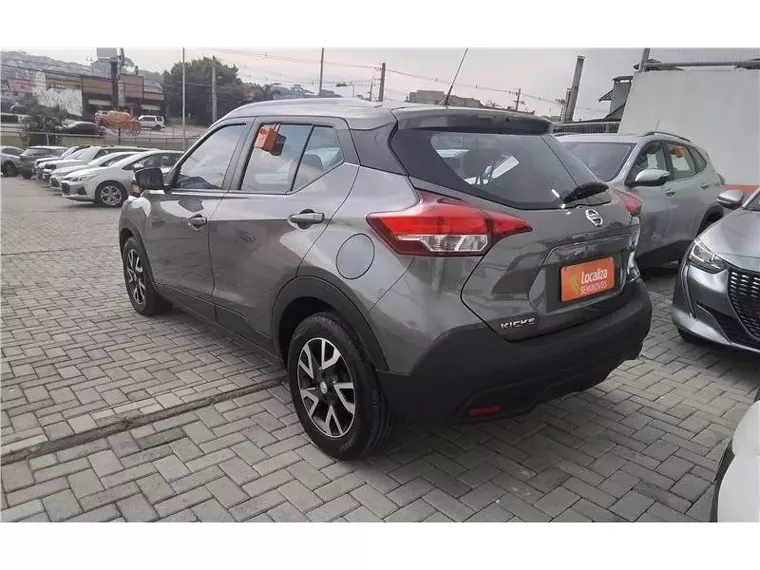 Nissan Kicks Cinza 5