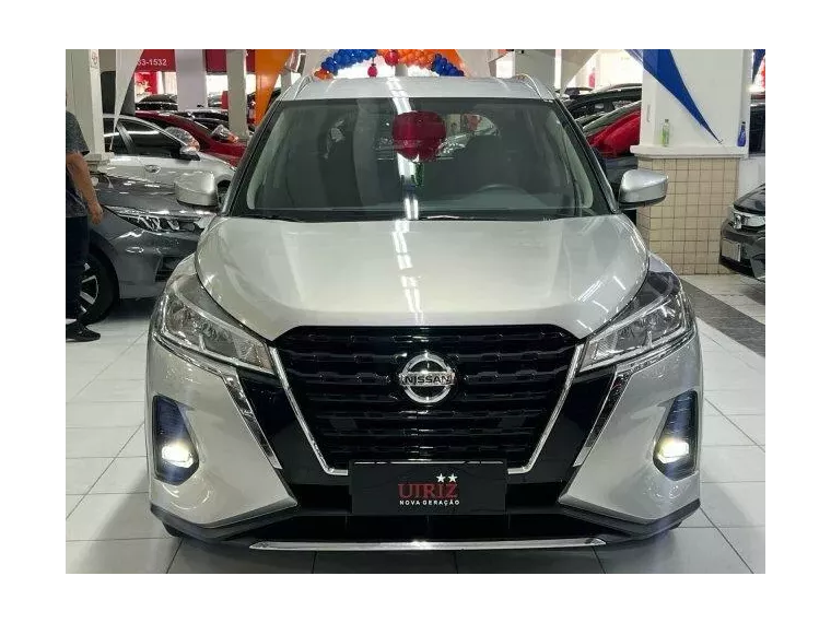 Nissan Kicks Prata 14