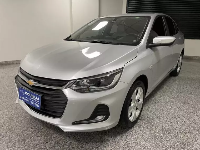 Chevrolet Onix Prata 6