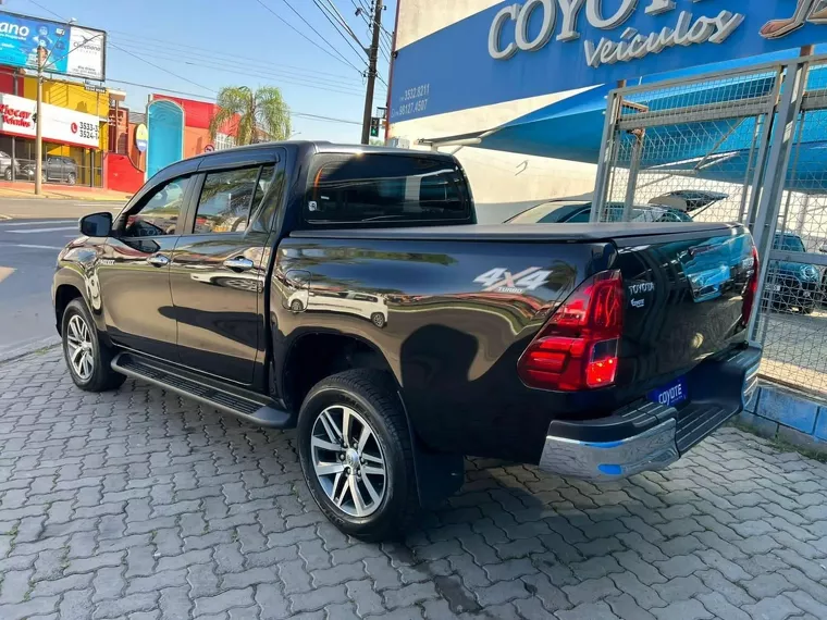 Toyota Hilux Preto 9