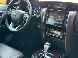 Toyota Hilux SW4