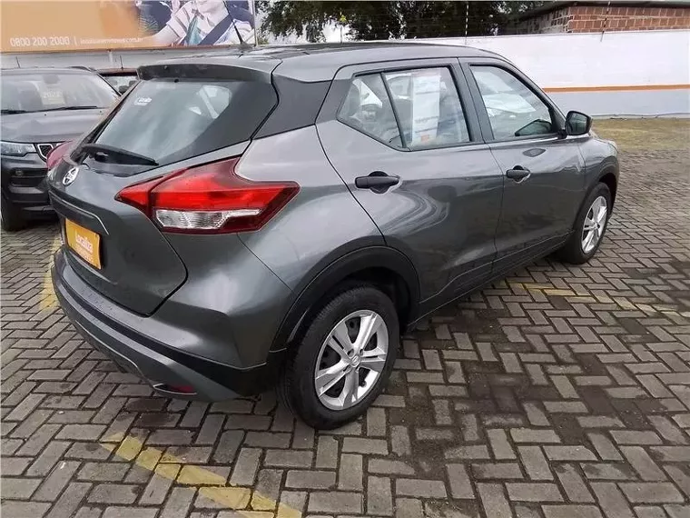 Nissan Kicks Cinza 16