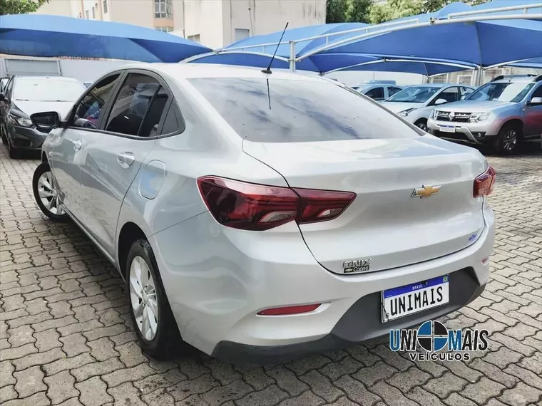 Chevrolet Onix Prata 12