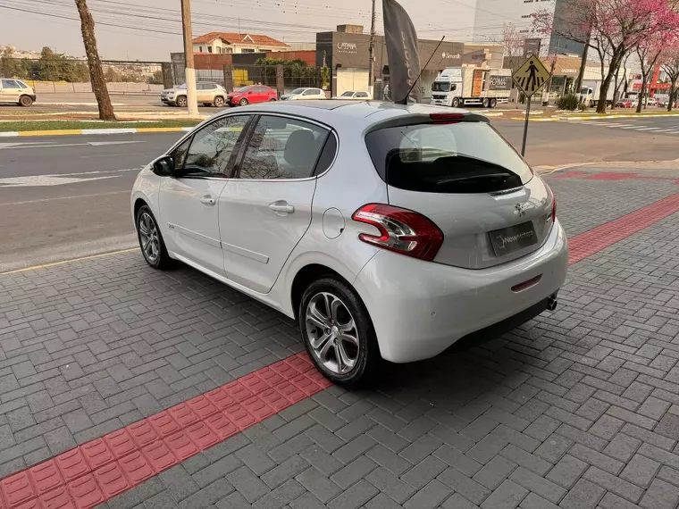 Peugeot 208 Branco 8