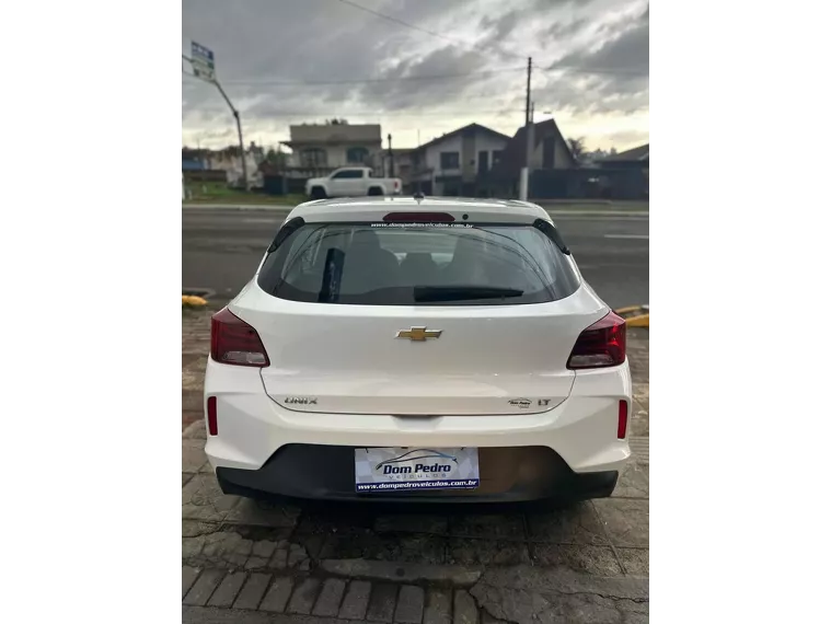 Chevrolet Onix Branco 8