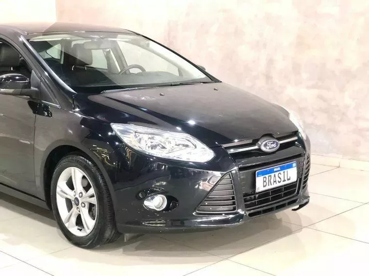 Ford Focus Preto 7