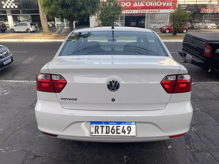 Volkswagen Voyage Branco 10