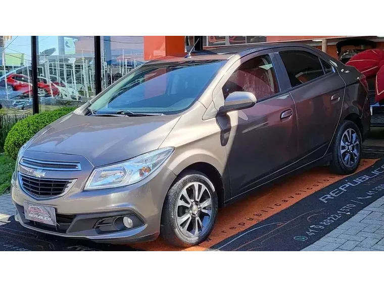 Chevrolet Prisma Cinza 1