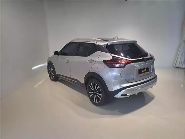 Nissan Kicks Prata 8