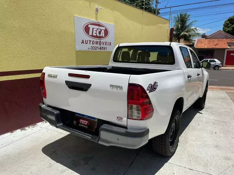 Toyota Hilux Branco 2