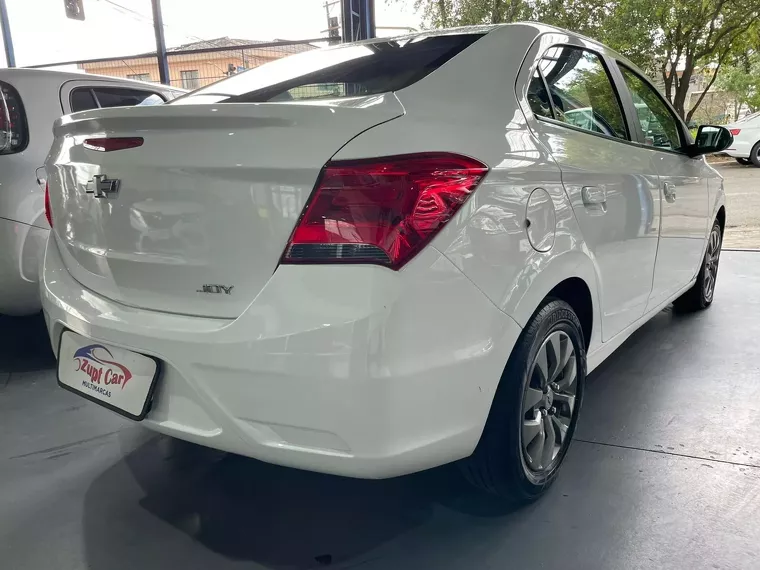 Chevrolet Onix Branco 6