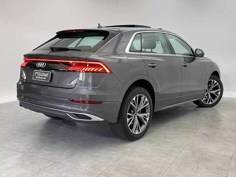 Audi Q8 Cinza 10