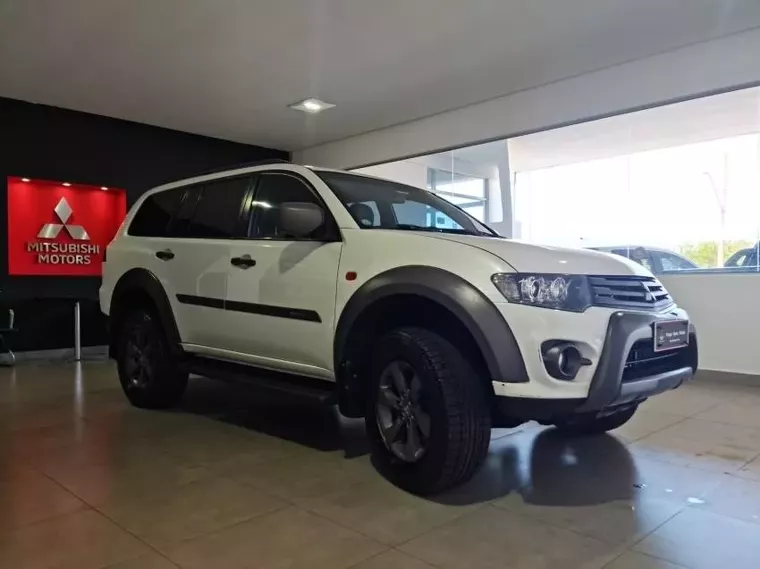 Mitsubishi Pajero Branco 12