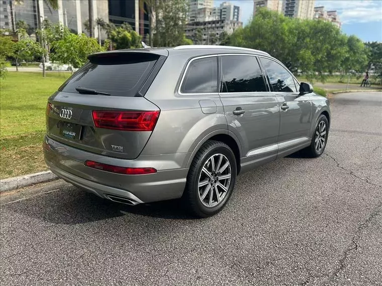 Audi Q7 Cinza 11