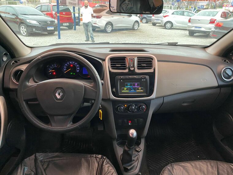 Renault Logan Preto 8