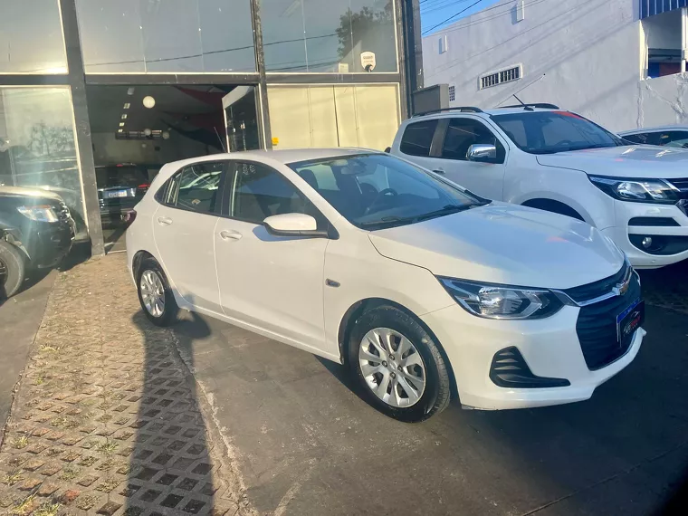 Chevrolet Onix Branco 4