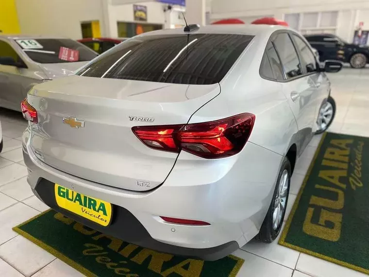 Chevrolet Onix Prata 6