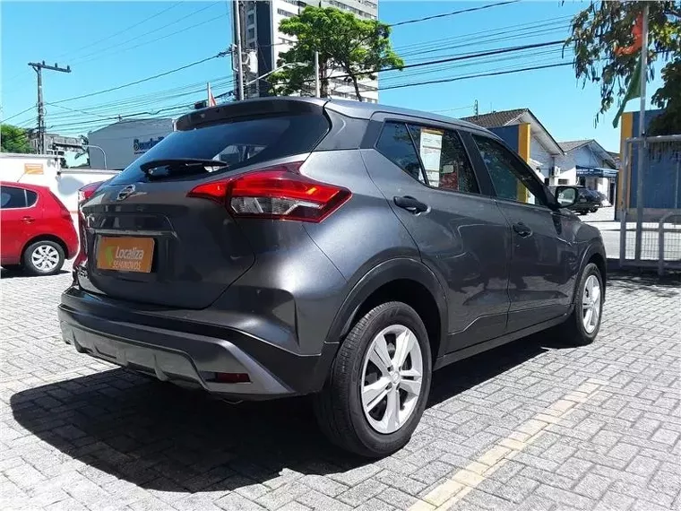 Nissan Kicks Cinza 6