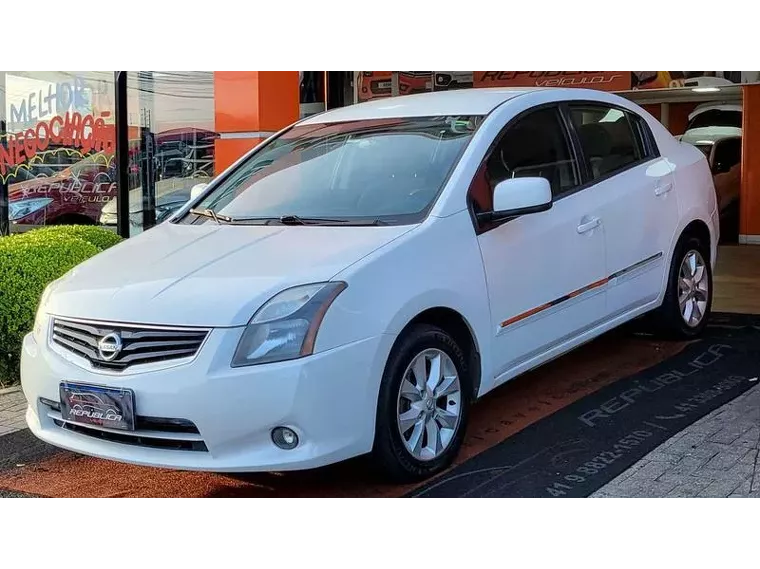 Nissan Sentra Branco 4