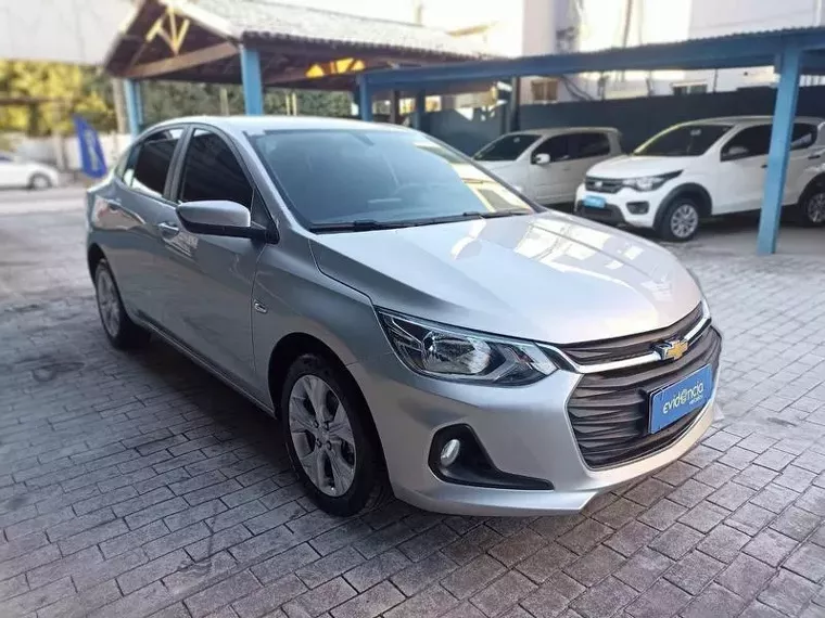 Chevrolet Onix Prata 13