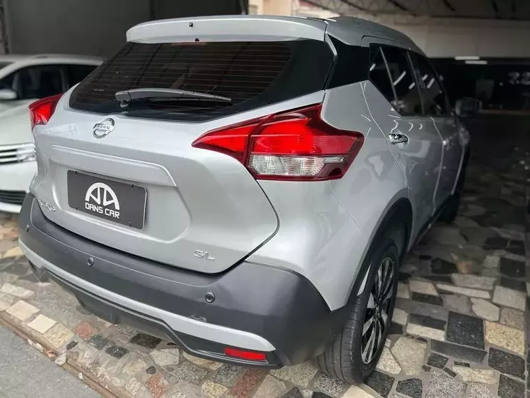 Nissan Kicks Prata 5