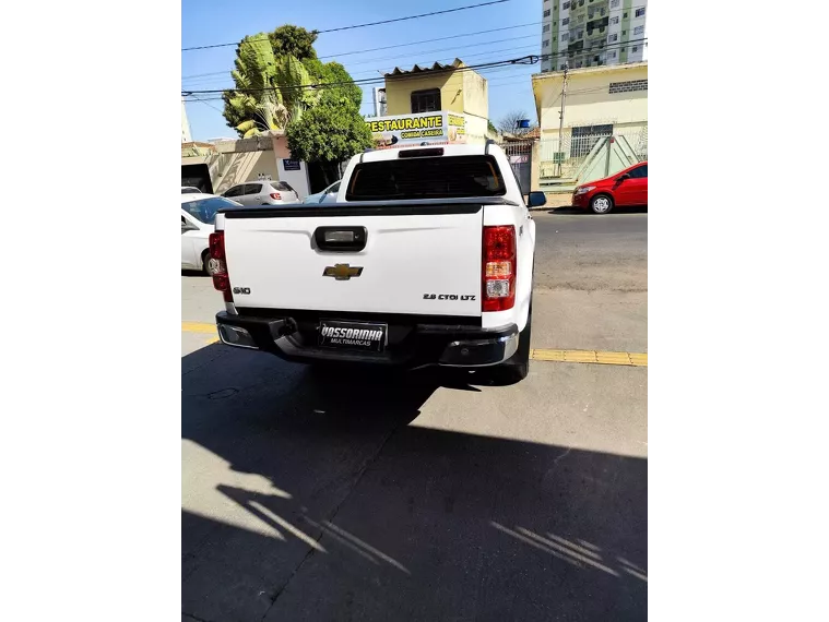 Chevrolet S10 Branco 8