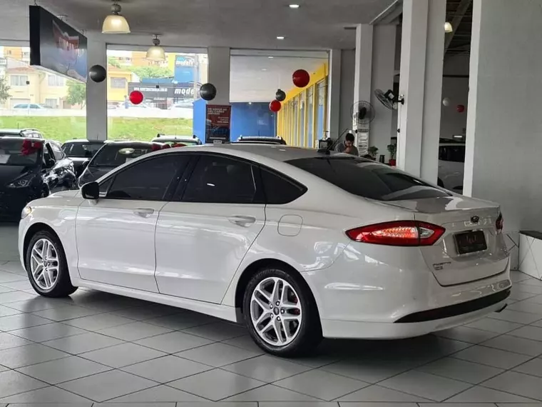 Ford Fusion Branco 16