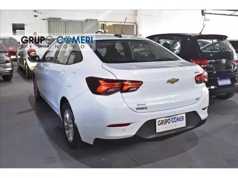 Chevrolet Onix Branco 4