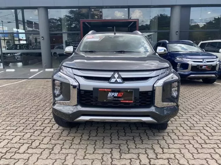 Mitsubishi L200 Triton Cinza 2