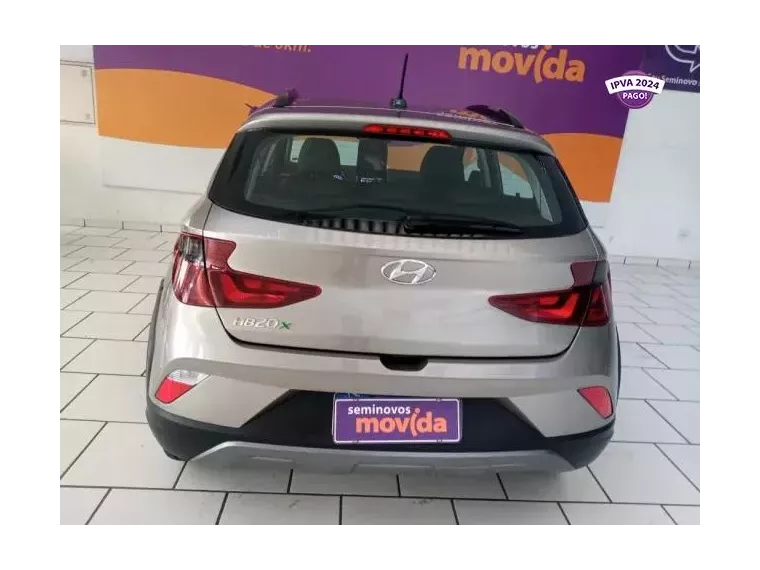 Hyundai HB20X Prata 3