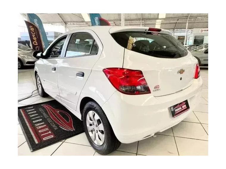 Chevrolet Onix Branco 2