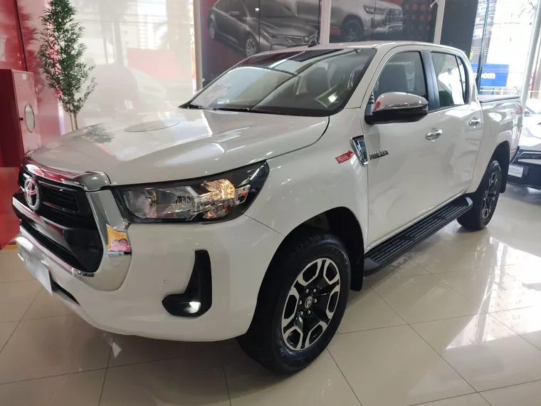 Toyota Hilux Branco 10