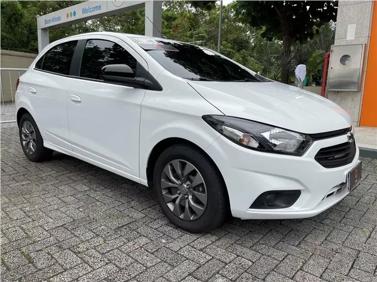 Chevrolet Onix Branco 1