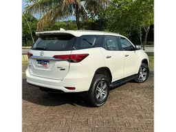 Toyota Hilux SW4