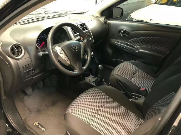 Nissan Versa Preto 1