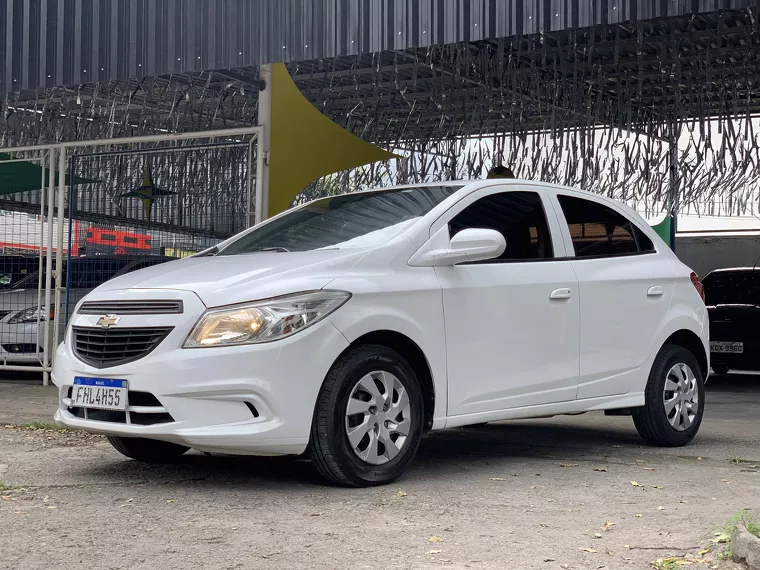 Chevrolet Onix Branco 9