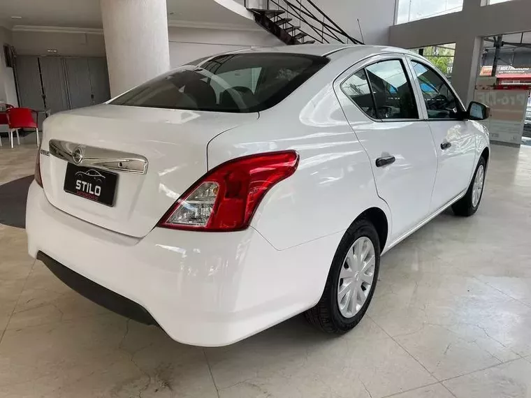 Nissan Versa Branco 5