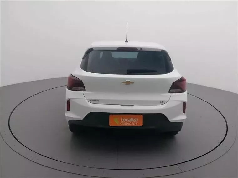 Chevrolet Onix Branco 8