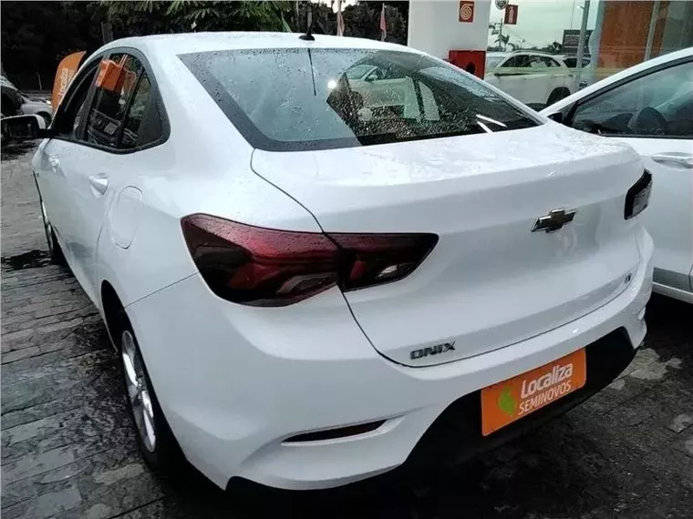 Chevrolet Onix Branco 10