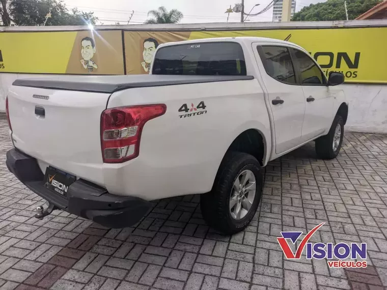 Mitsubishi L200 Triton Branco 14