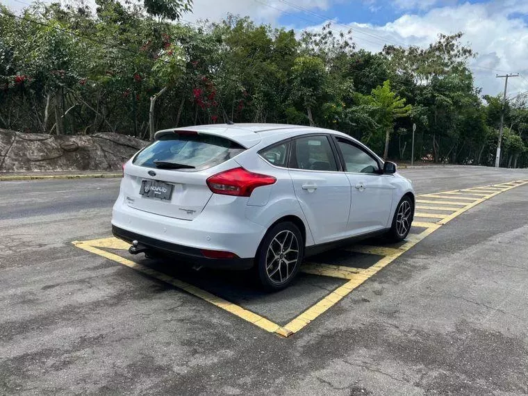 Ford Focus Branco 9