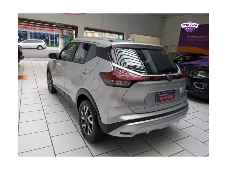 Nissan Kicks Prata 2