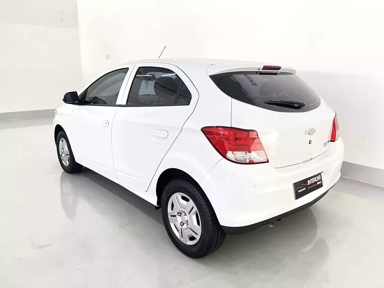 Chevrolet Onix Branco 4