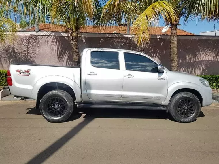 Toyota Hilux Prata 19