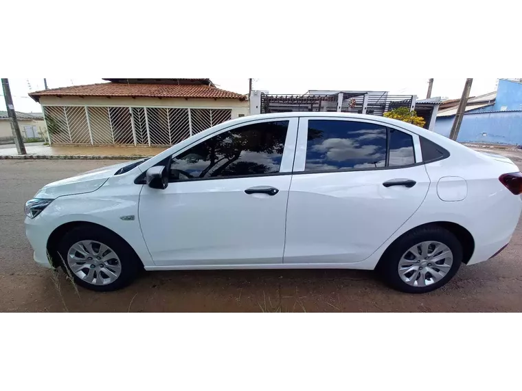 Chevrolet Onix Branco 10