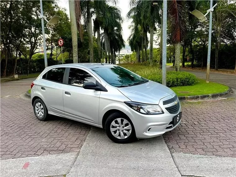 Chevrolet Onix Prata 2