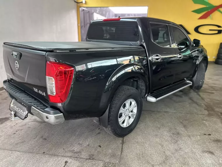 Nissan Frontier Preto 10